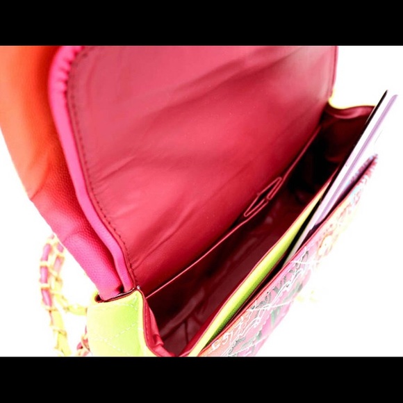 Colorful Graffiti Crossbody Purse (Red Yellow Green) - Picture 5 of 8